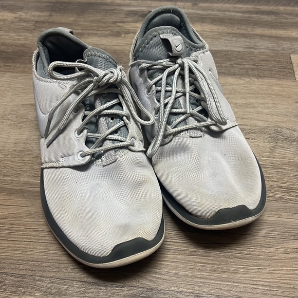 Nike Running Shoes - Picture 2 of 6